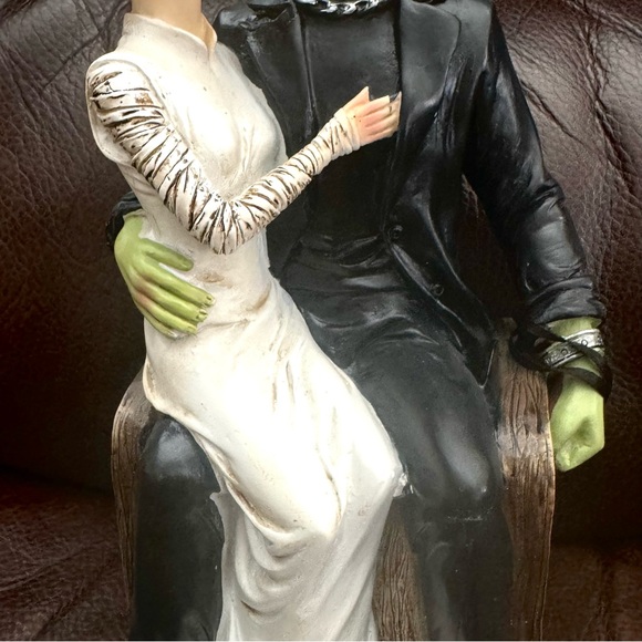 Frankenstein & Bride on Electric Chair - Spooky Night Halloween Decor - Picture 4 of 16